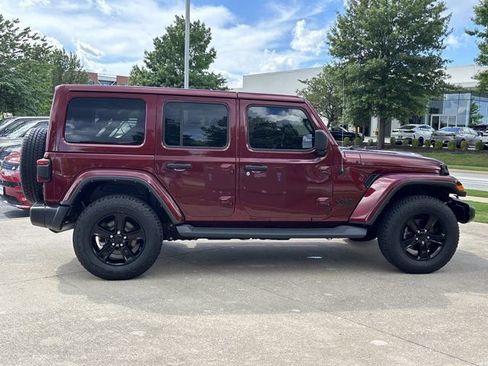 Used 2022 Jeep Wrangler Unlimited Sahara AWD/4WD image 2