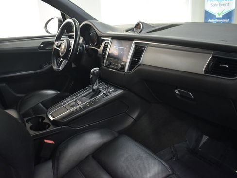 Used 2017 Porsche Macan Turbo image 19