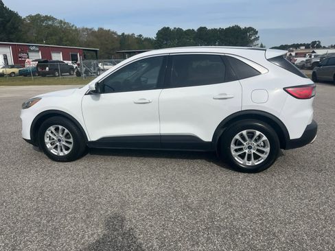 Used 2020 Ford Escape SE image 3
