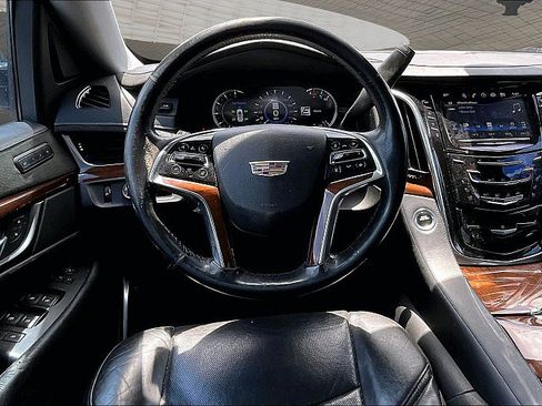 Used 2020 Cadillac Escalade Luxury RWD image 4