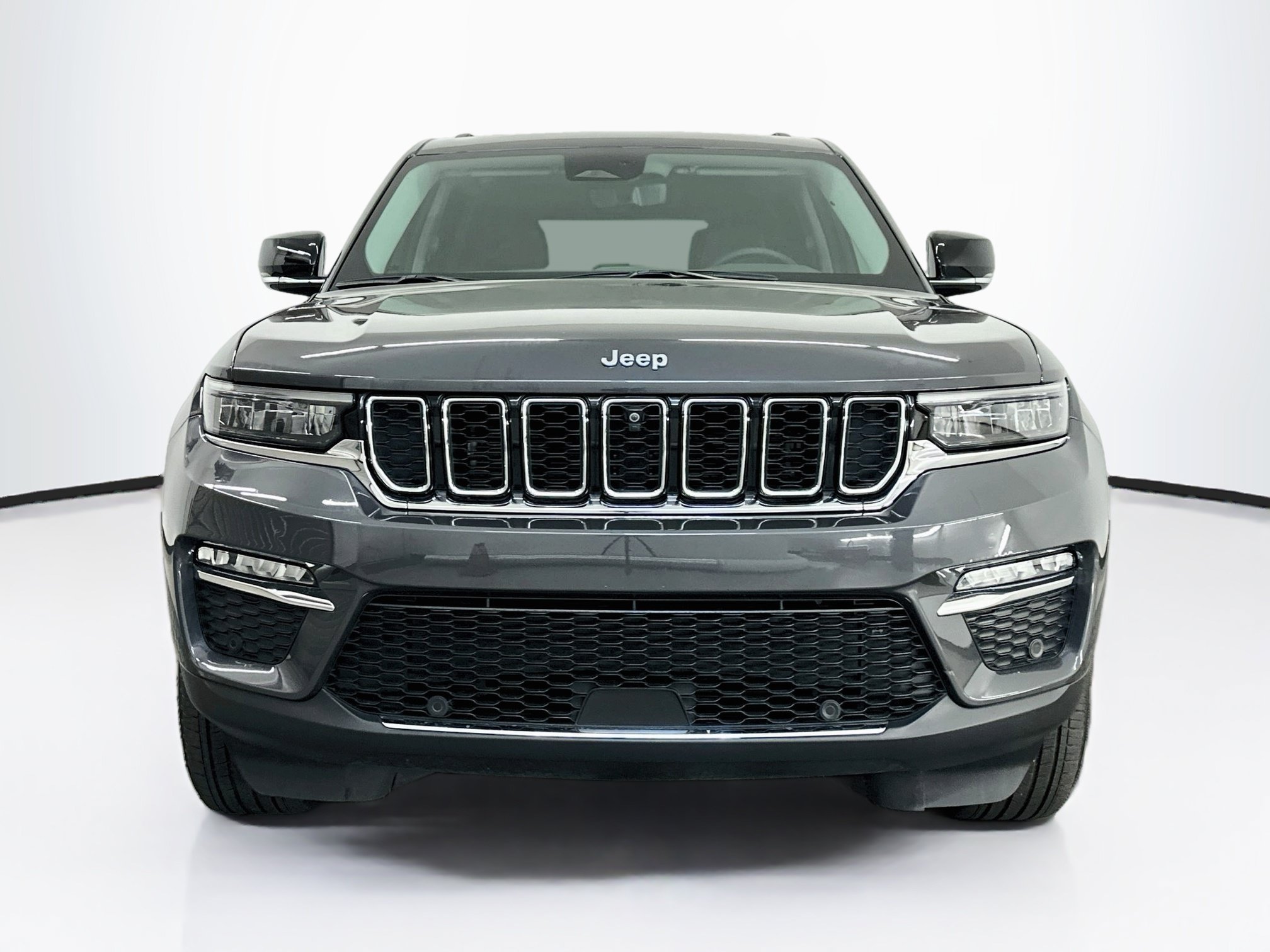 Used 2023 Jeep Grand Cherokee 4WD 4xe w/ Luxury Tech Group II image 2