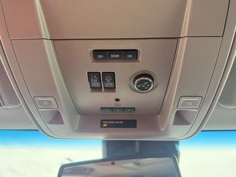 Used 2017 Chevrolet Tahoe LT w/ LT Signature Package image 32