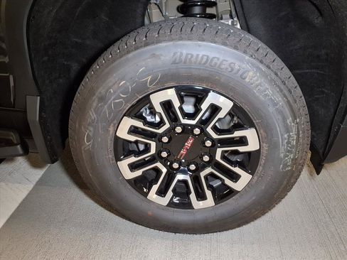 Used 2026 GMC Sierra EV Elevation image 5