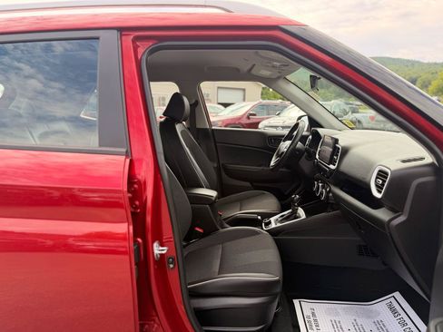 Used 2023 Hyundai Venue Limited FWD image 19
