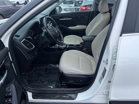 Used 2023 Kia Seltos EX image 10