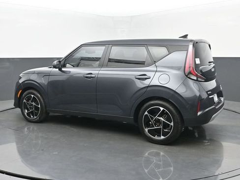 Used 2023 Kia Soul EX image 3