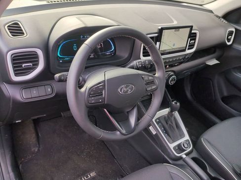 Certified 2025 Hyundai Venue Limited FWD image 12