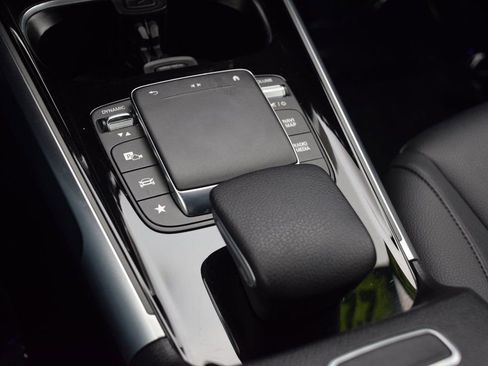 Certified 2022 Mercedes-Benz GLB 250 image 28