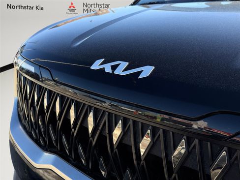 Used 2025 Kia Carnival EX image 30