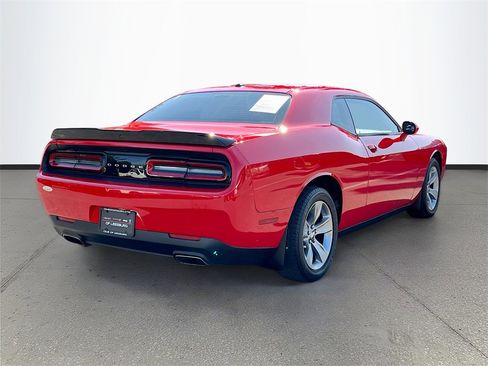 Certified 2015 Dodge Challenger SXT image 7