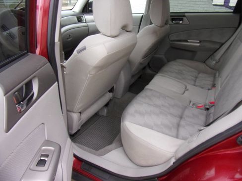 Used 2010 Subaru Forester 2.5X Premium image 4