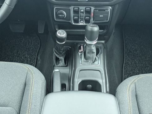 New 2026 Jeep Gladiator Sport AWD/4WD image 18