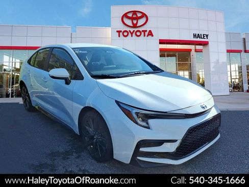 Certified 2025 Toyota Corolla SE FWD image 1