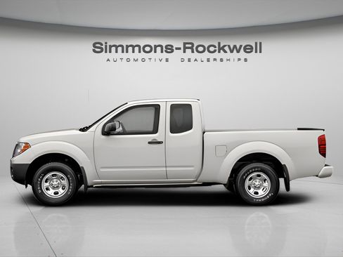 Used 2019 Nissan Frontier SV image 8