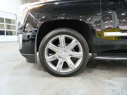 Used 2019 Cadillac Escalade ESV Luxury image 5