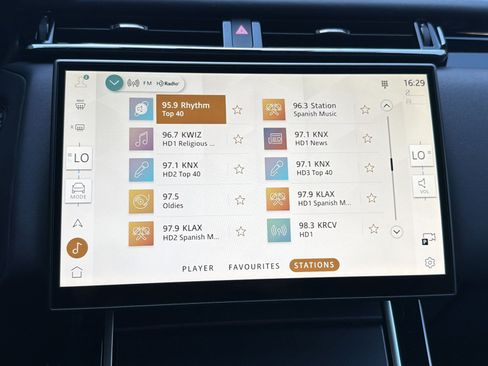New 2026 Land Rover Range Rover Velar Dynamic SE AWD/4WD image 23