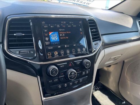 Used 2022 Jeep Grand Cherokee Laredo E AWD/4WD image 6