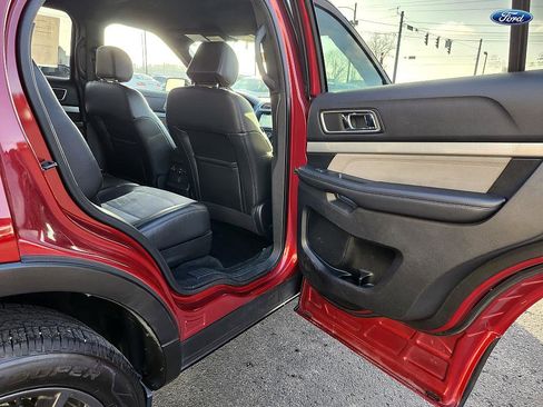 Used 2017 Ford Explorer XLT w/ Equipment Group 202A image 32