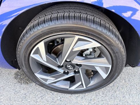 Used 2025 Hyundai Elantra SEL FWD image 25