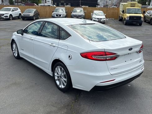 Used 2019 Ford Fusion SE FWD image 4