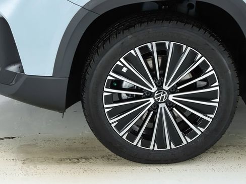 New 2026 Volkswagen Taos SE FWD image 42