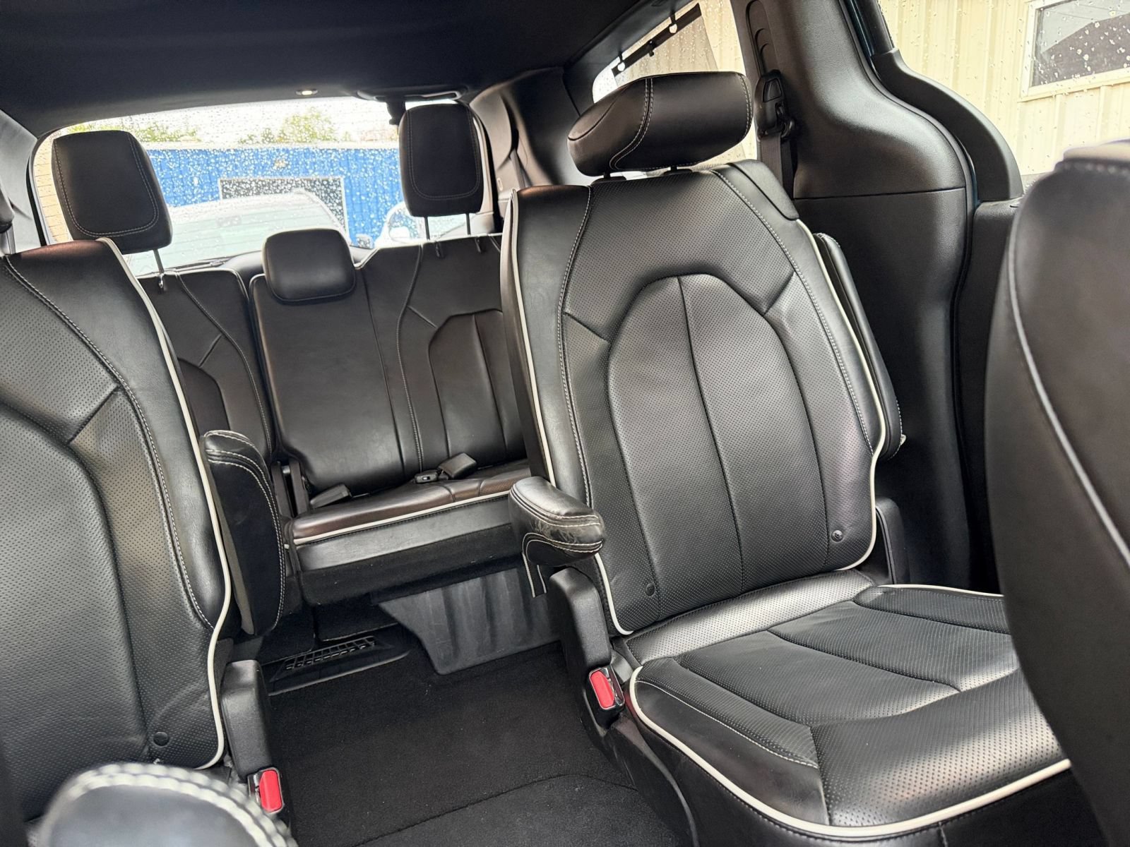 Used 2025 Chrysler Pacifica Limited FWD image 41