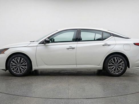 Used 2025 Nissan Altima 2.5 SV image 4