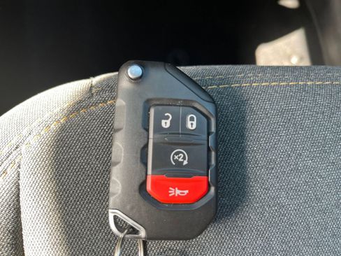 Used 2025 Jeep Wrangler Sahara AWD/4WD image 21