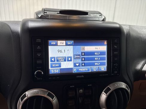 Used 2015 Jeep Wrangler Unlimited Rubicon w/ Dual Top Group AWD/4WD image 13