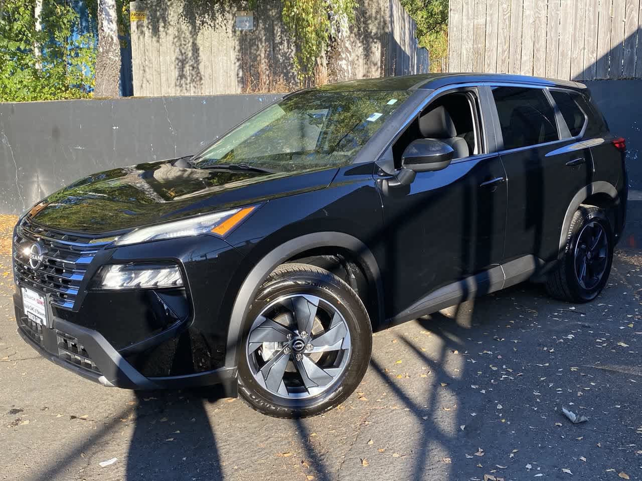Used 2025 Nissan Rogue SV AWD/4WD image 1