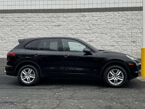 Used 2016 Porsche Cayenne w/ Premium Package image 36