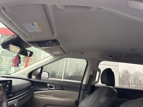 Used 2026 Kia Carnival image 9