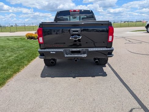 Used 2018 Chevrolet Silverado 1500 LTZ Z71 w/ Redline Edition AWD/4WD image 8