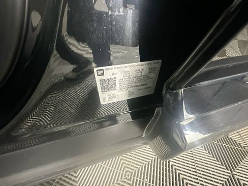 Used 2025 Chevrolet Equinox EV LT w/ Convenience Package image 12