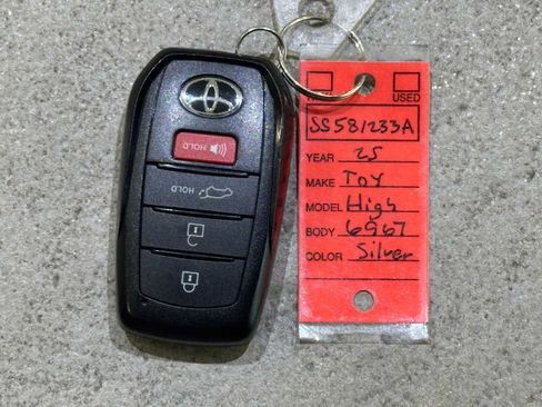 Used 2025 Toyota Highlander Platinum AWD/4WD image 33
