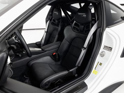 Used 2019 Porsche 911 GT3 RS RWD image 5