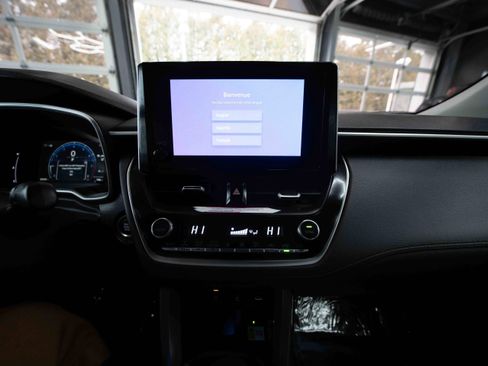 Used 2023 Toyota Corolla Cross XLE image 17