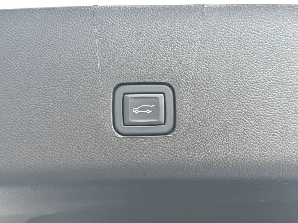 Used 2024 Chevrolet Traverse High Country FWD image 17