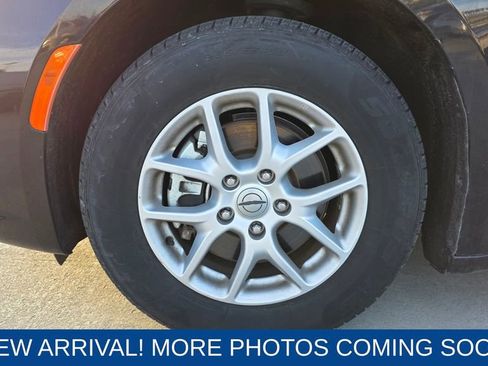 Used 2023 Chrysler Pacifica Touring-L image 10