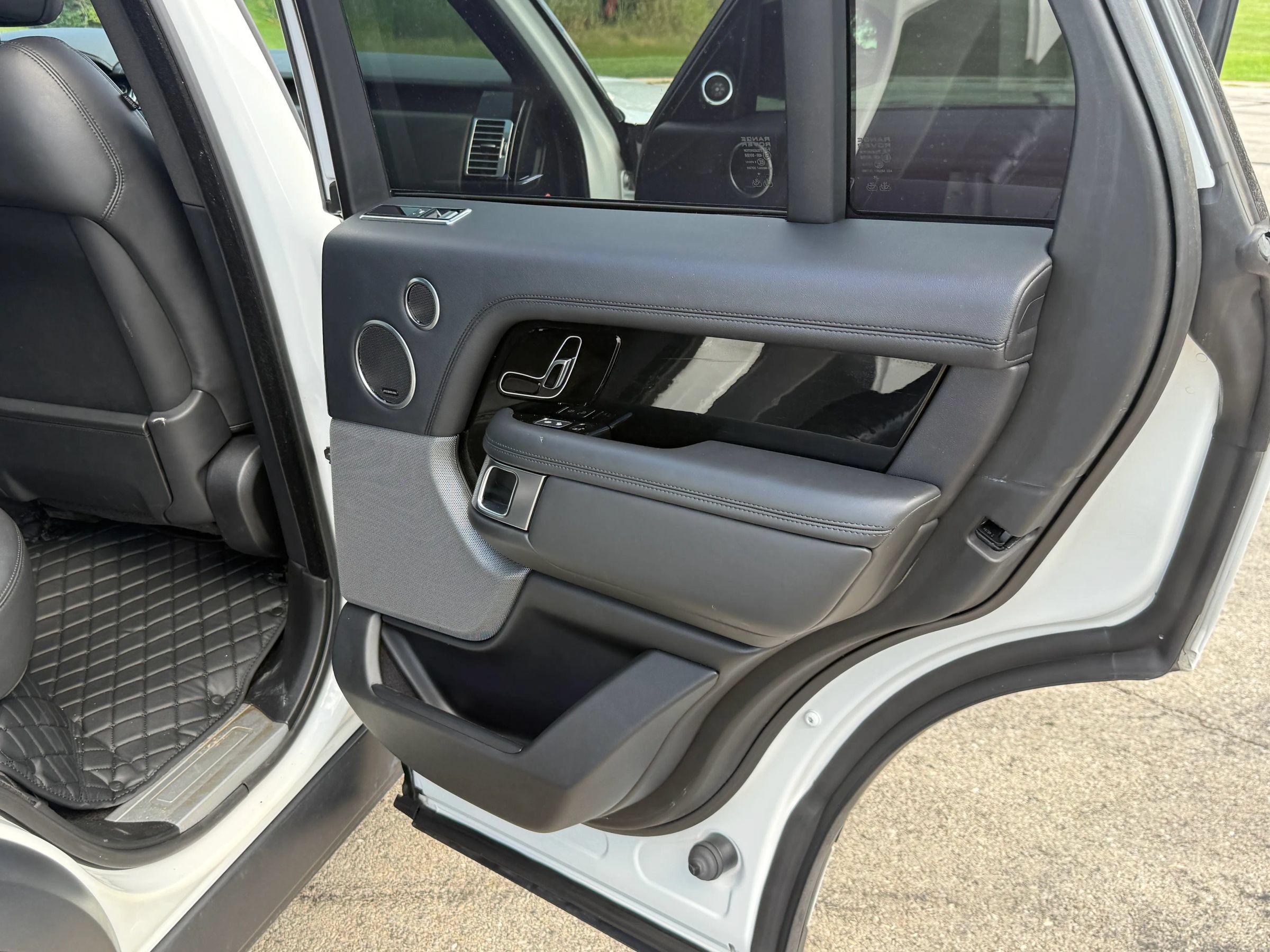 Used 2018 Land Rover Range Rover HSE AWD/4WD image 24