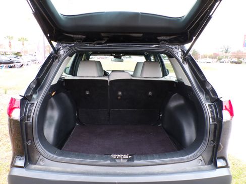 Used 2022 Toyota Corolla Cross L image 8