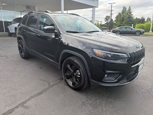 Used 2023 Jeep Cherokee Altitude Lux AWD/4WD image 3