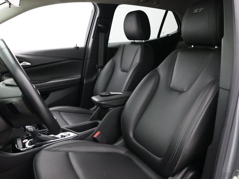 Used 2024 Buick Encore GX Sport Touring FWD image 16