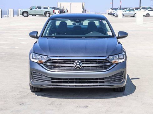 Used 2024 Volkswagen Jetta SE image 2