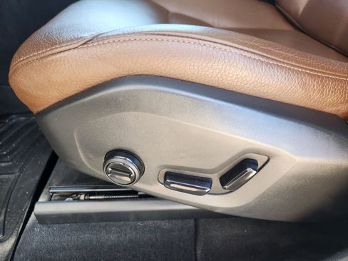 Used 2019 Volvo XC60 T6 Momentum w/ Advanced Package image 16