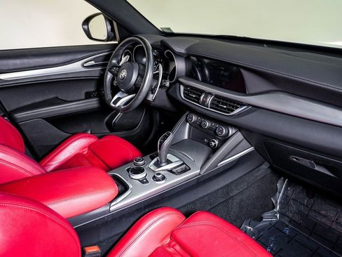 Used 2023 Alfa Romeo Stelvio Veloce image 14