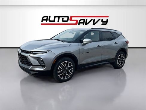 Used 2025 Chevrolet Blazer RS image 3