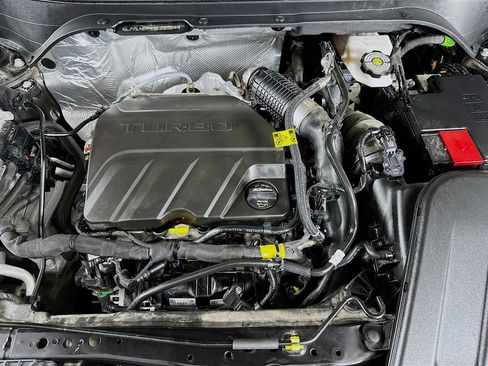 Used 2025 Chevrolet Trax LT w/ LT Convenience Package image 35