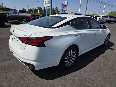Used 2023 Nissan Altima 2.5 SV FWD image 3