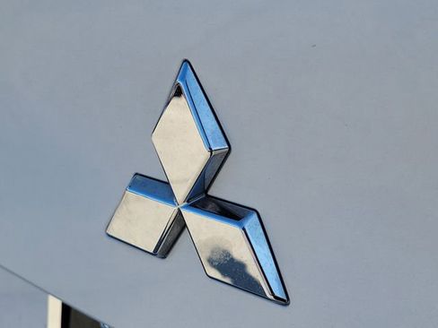 Used 2025 Mitsubishi Outlander SE image 9